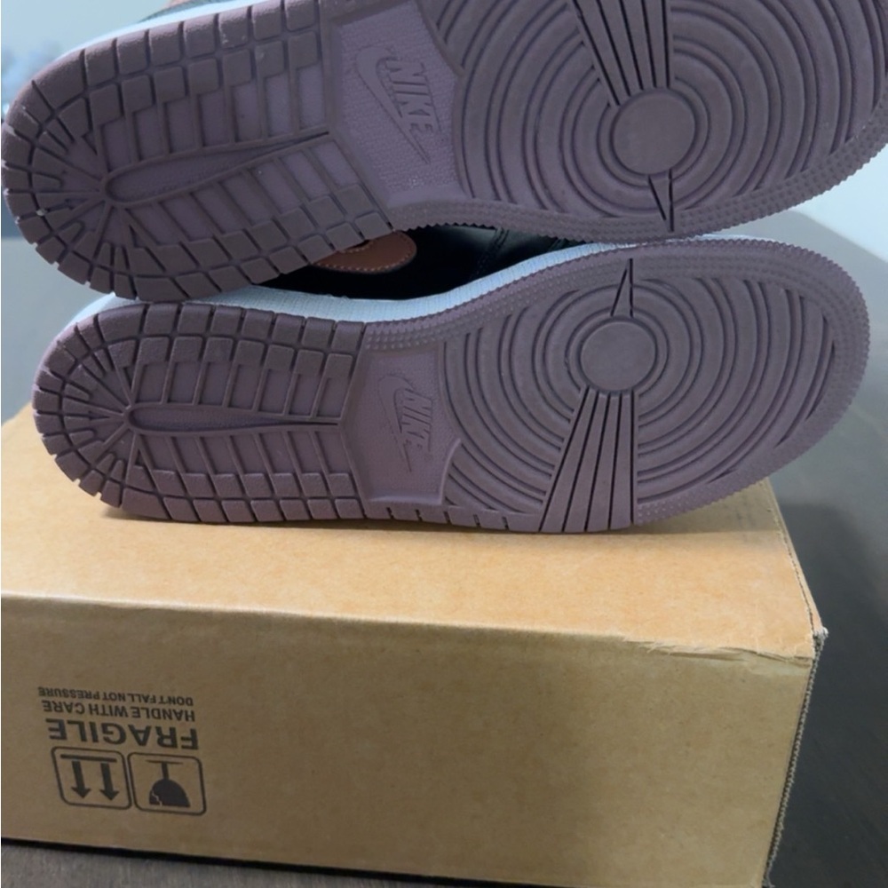 Jordan Kids Sneakers Black and Purple - Picture 7 of 7